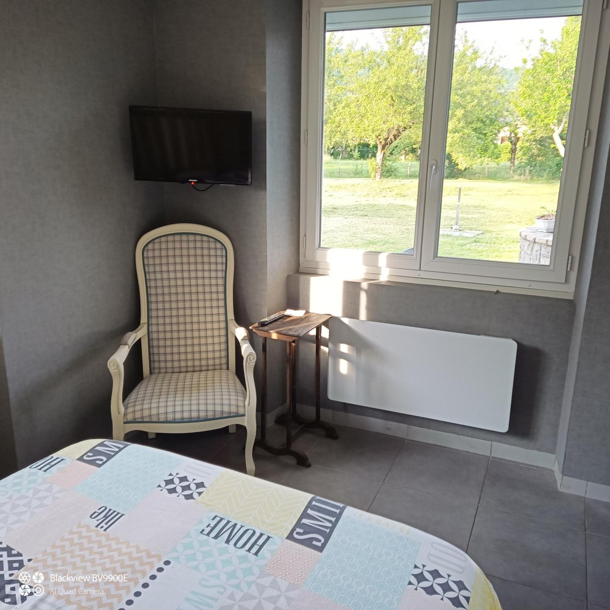 La Clematite D'Olt Appartement Saint-Côme-dʼOlt Buitenkant foto
